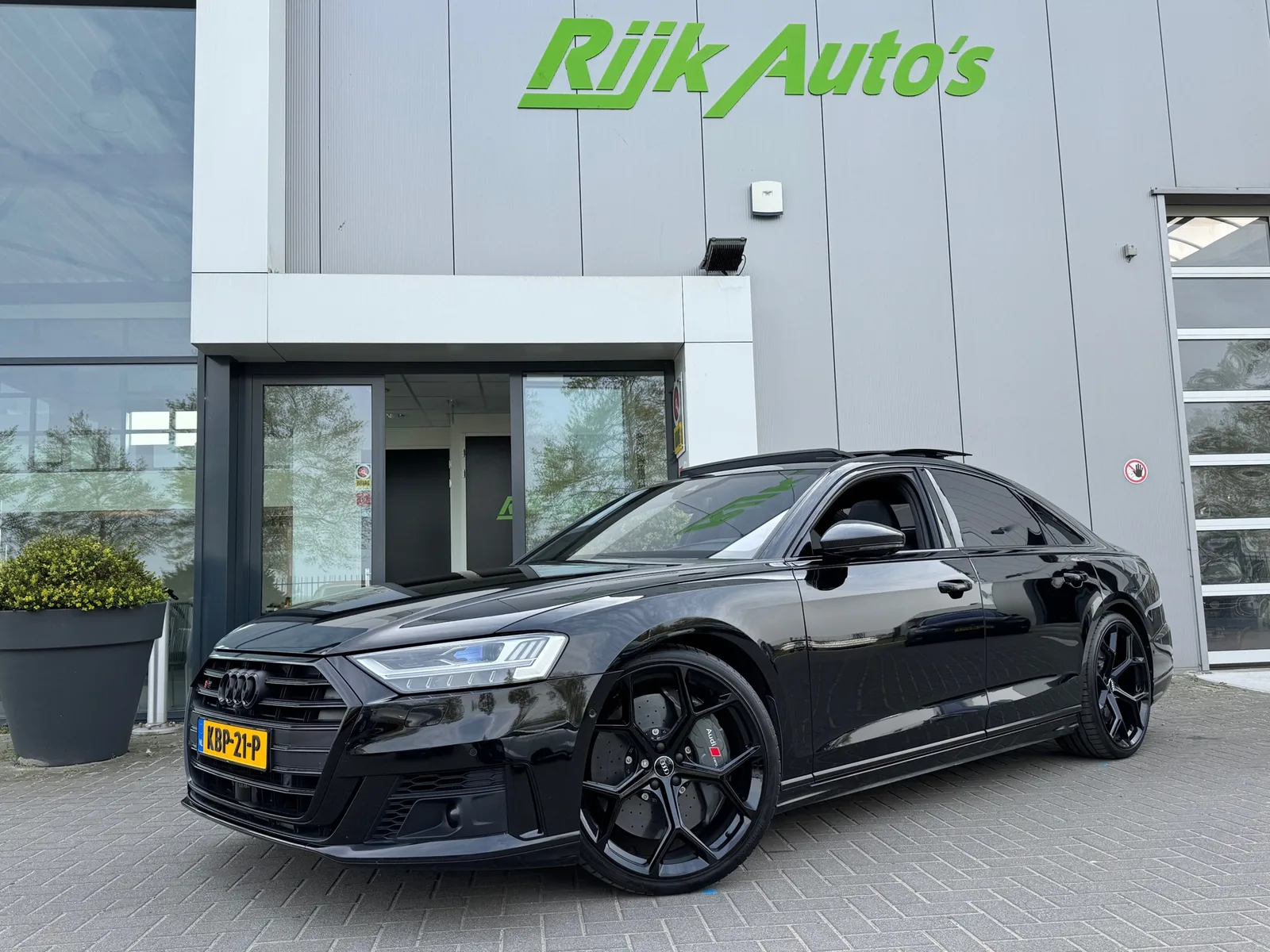 Audi A8 (2022) — foto 1