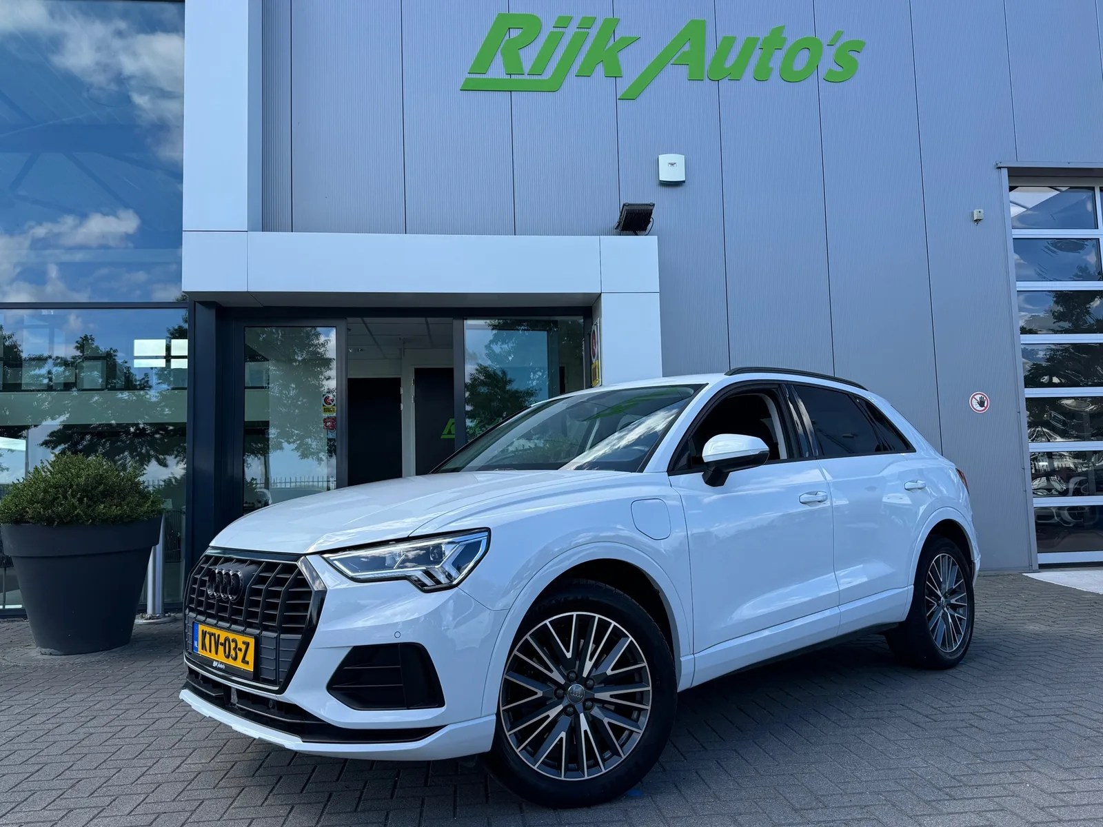 Audi Q3 (2021) — foto 1