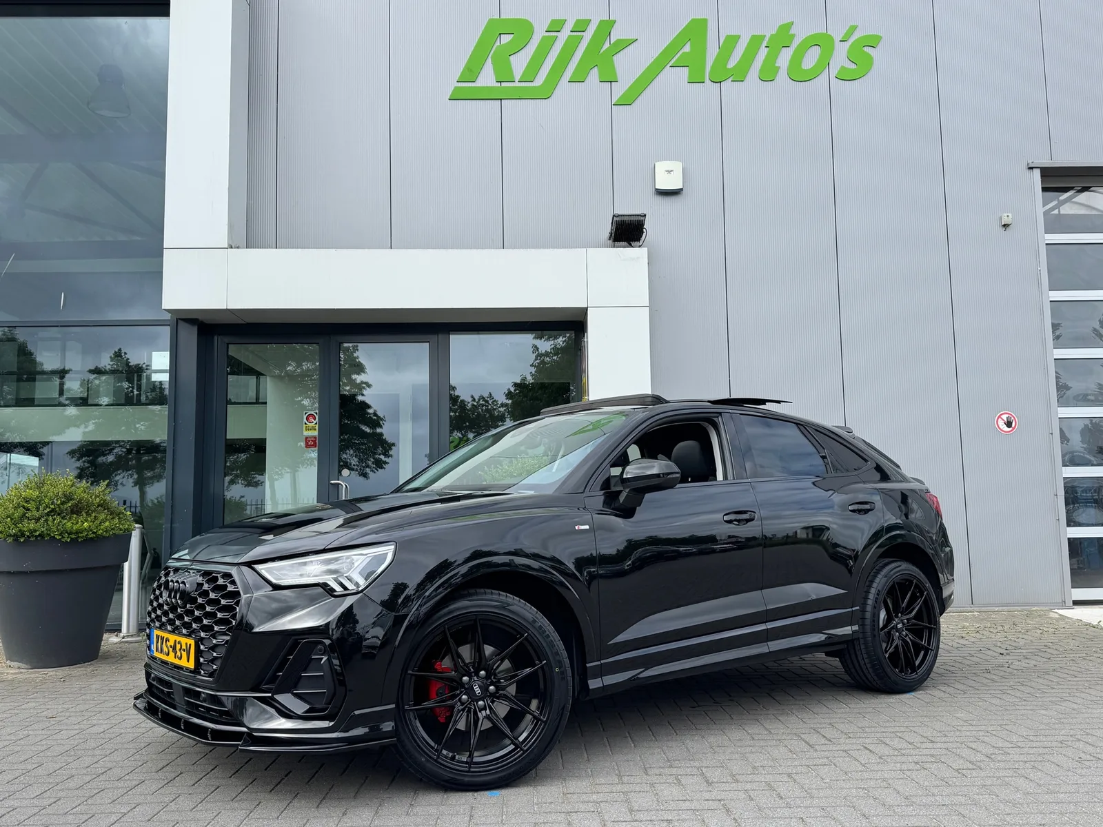Audi Q3 Sportback (2020) — foto 1