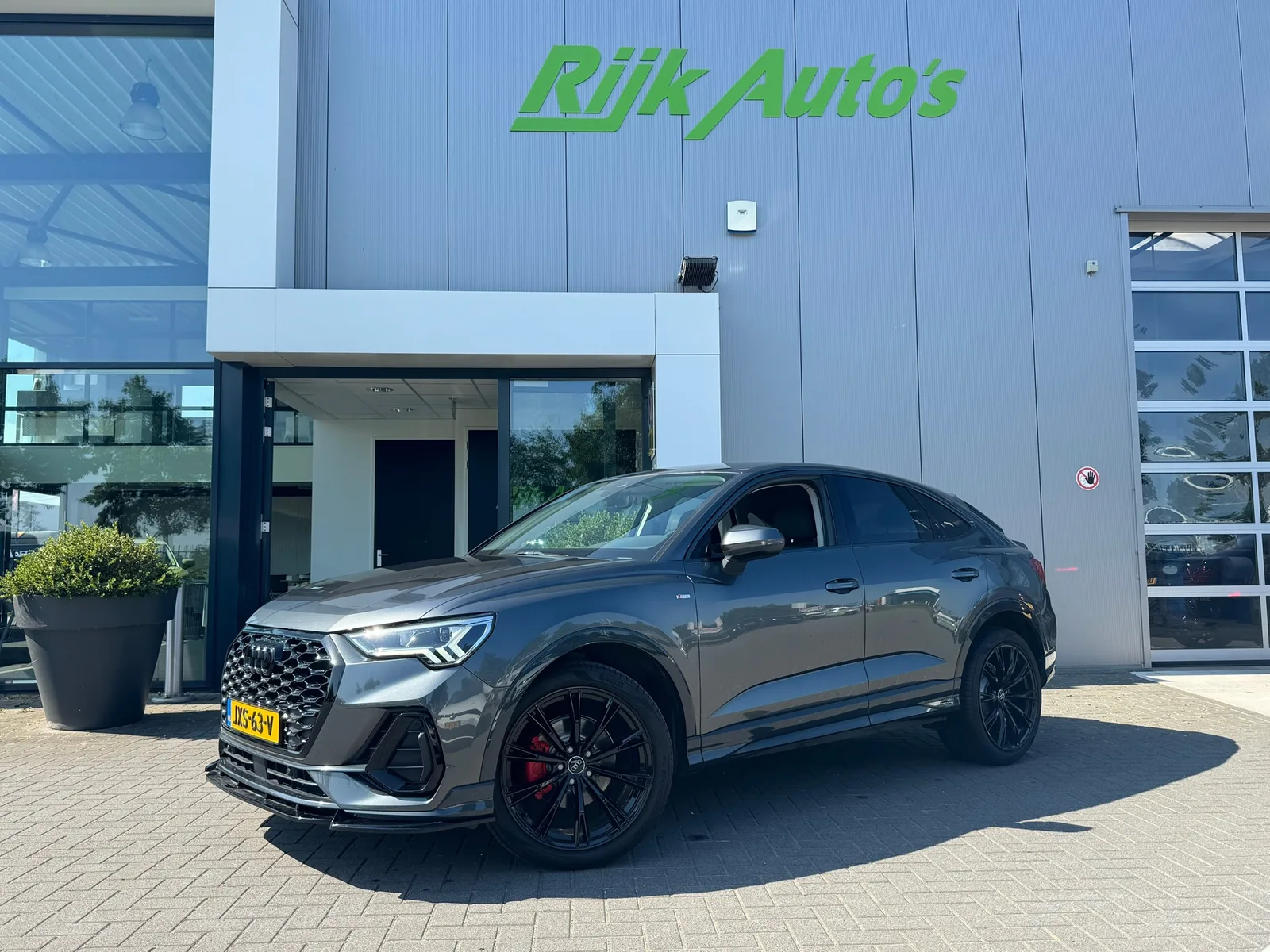Audi Q3 Sportback (2021) — foto 1