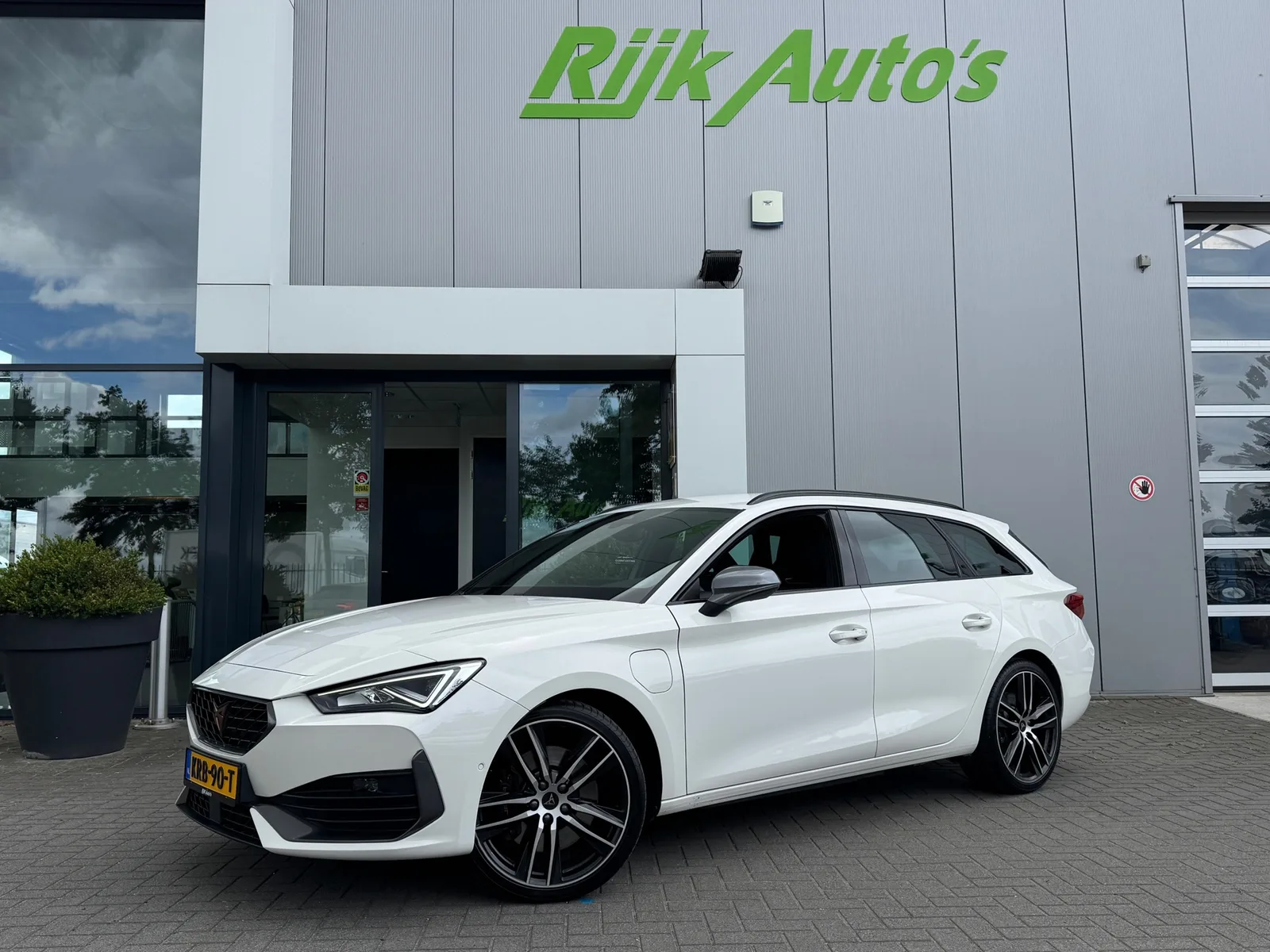 CUPRA Leon Sportstourer (2023) — foto 1