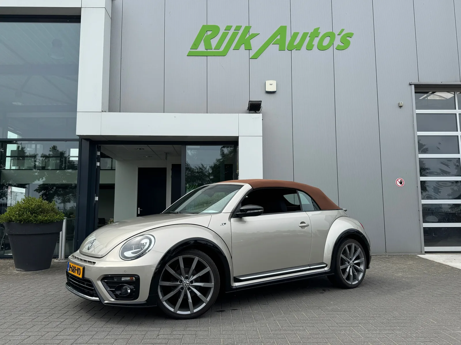 Volkswagen Beetle (2015) — foto 1