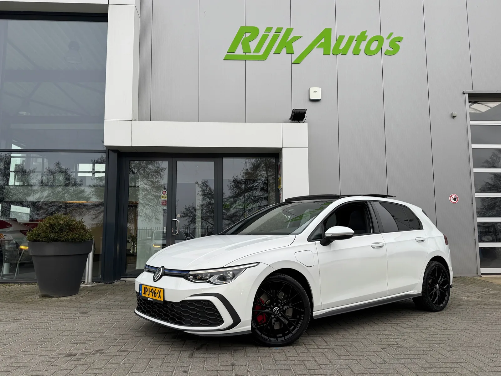 Volkswagen Golf (2021) — foto 1