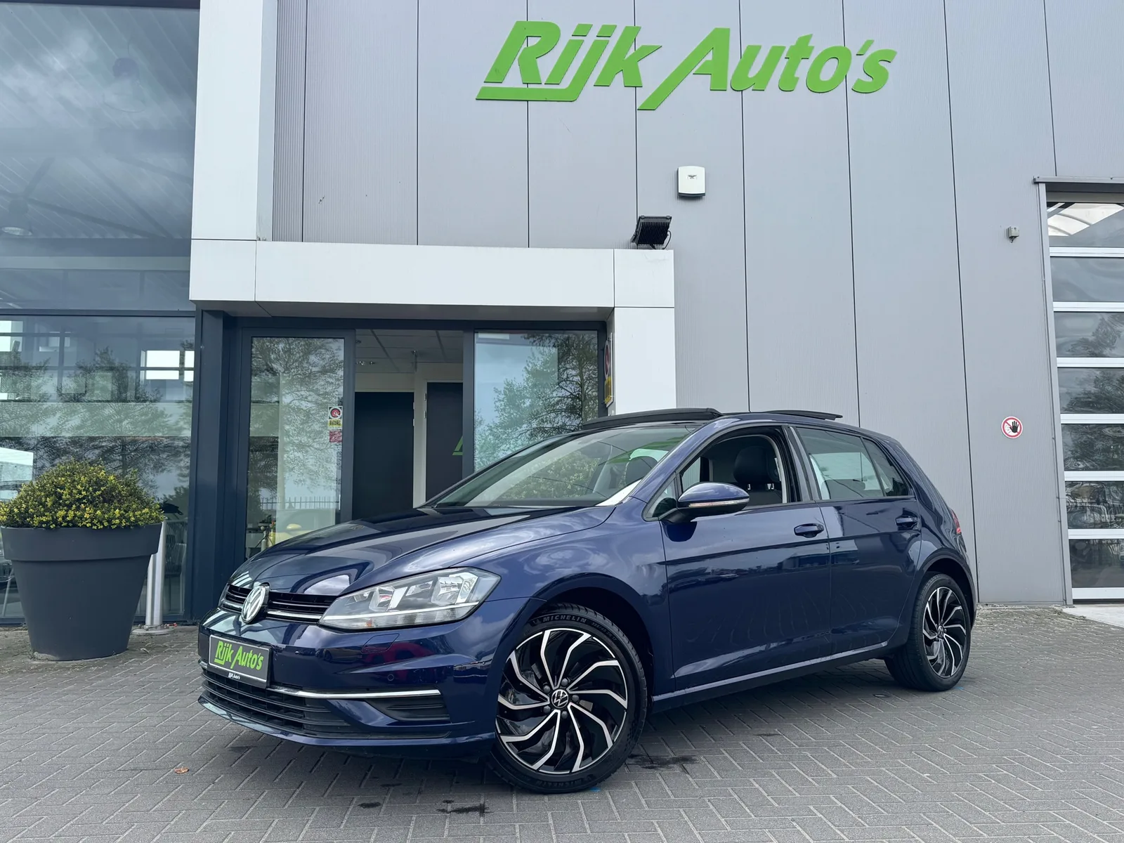 Volkswagen Golf (2019) — foto 1