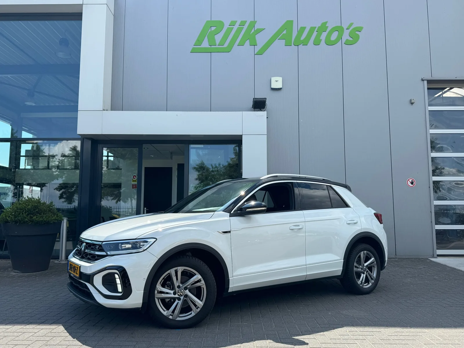 Volkswagen T-Roc (2025) — foto 1