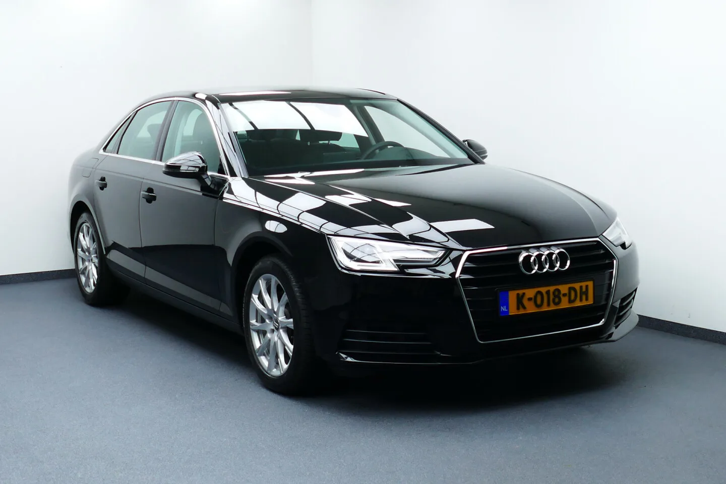 Audi A4 (2019) — foto 1