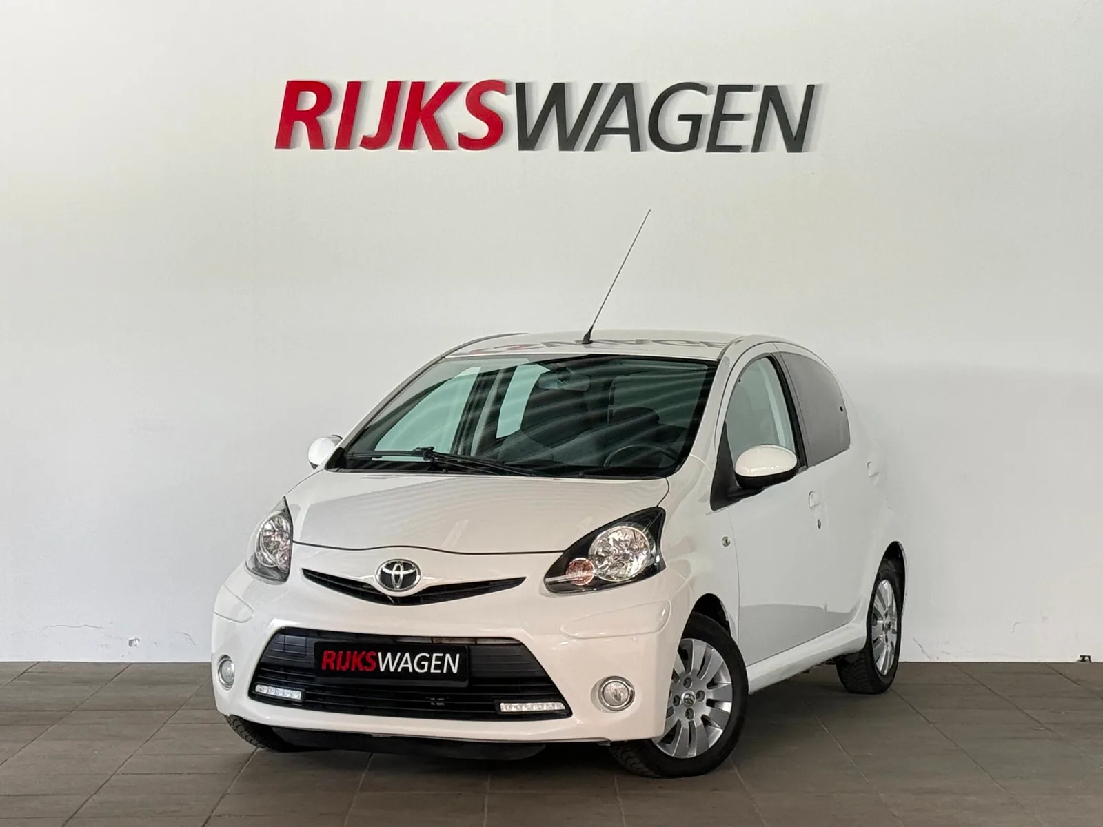 Toyota Aygo (2014) — foto 1
