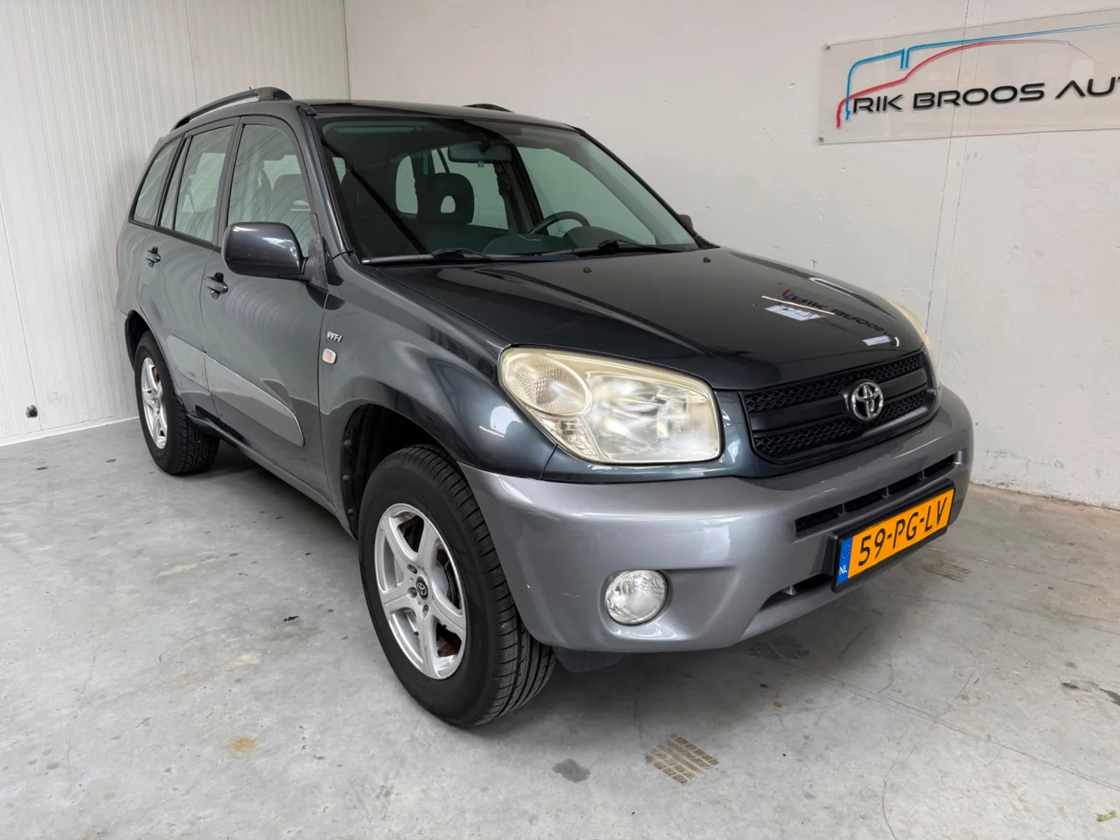 Toyota RAV4 (2004) — foto 1