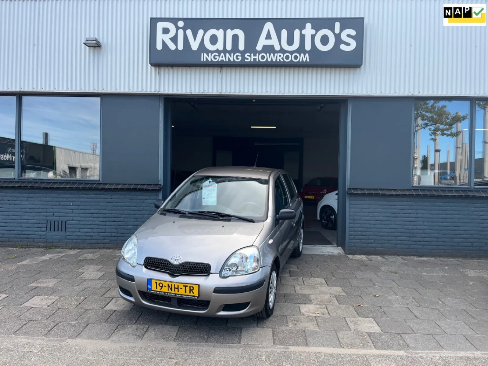 Toyota Yaris (2003) — foto 1