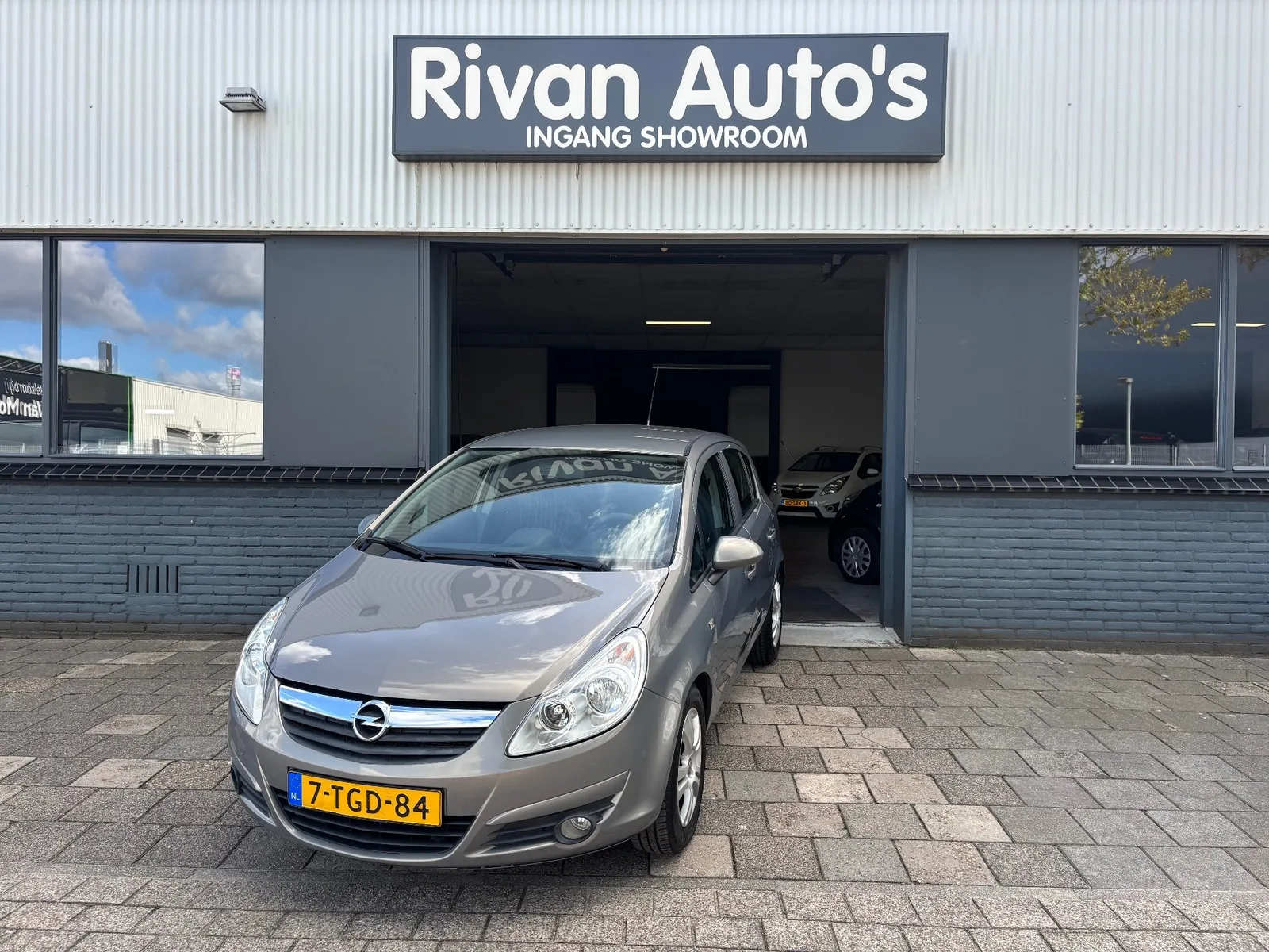 Opel Corsa (2010) — foto 1