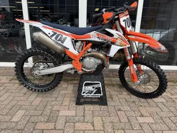 KTM 450 SX-F (2022) — foto 1