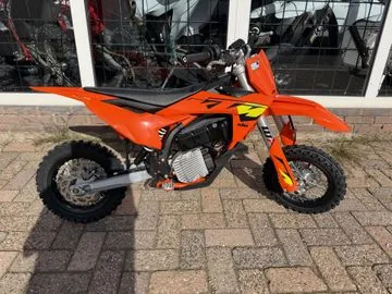 KTM SX-E 3 (2025) — foto 1
