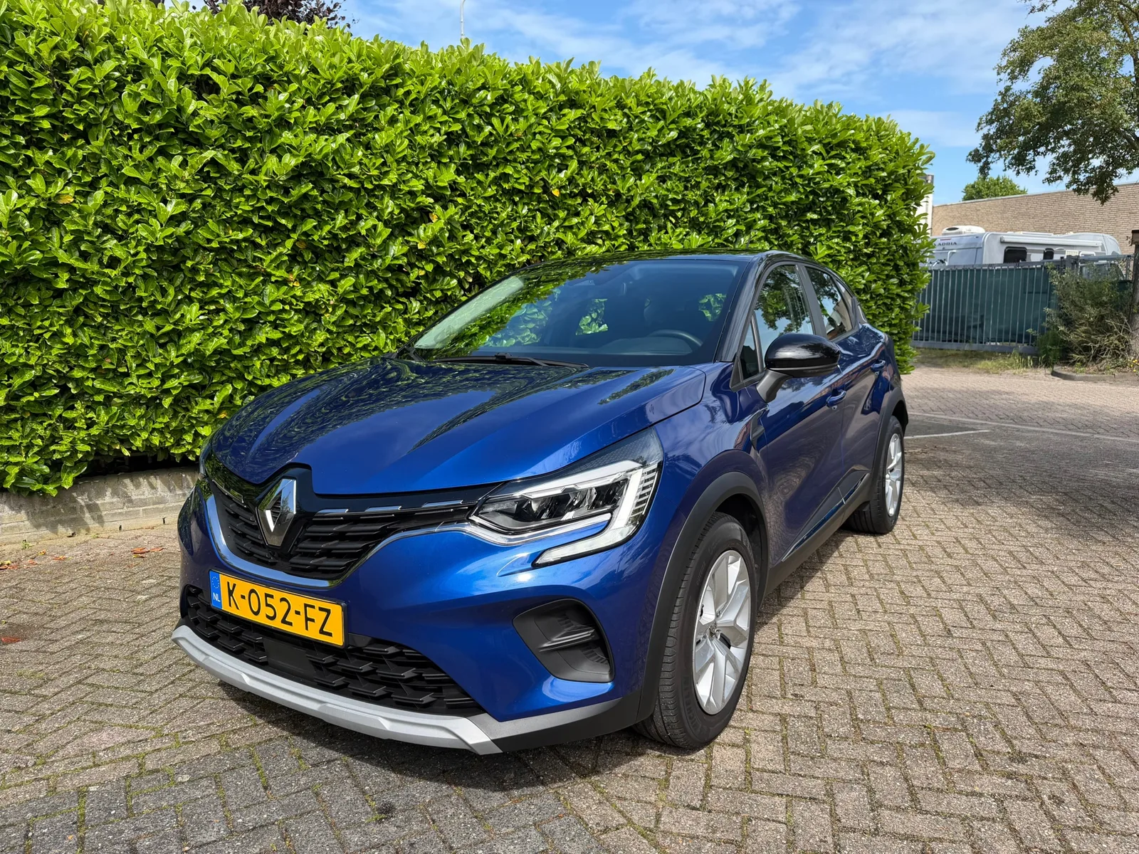 Renault Captur (2021) — foto 1