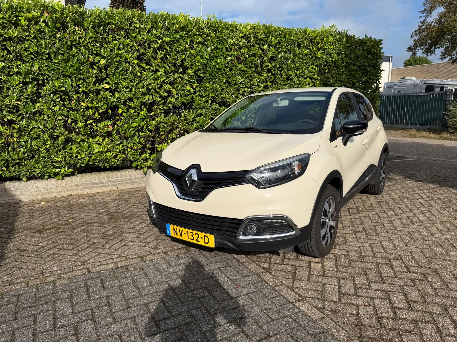 Renault Captur (2017) — foto 1