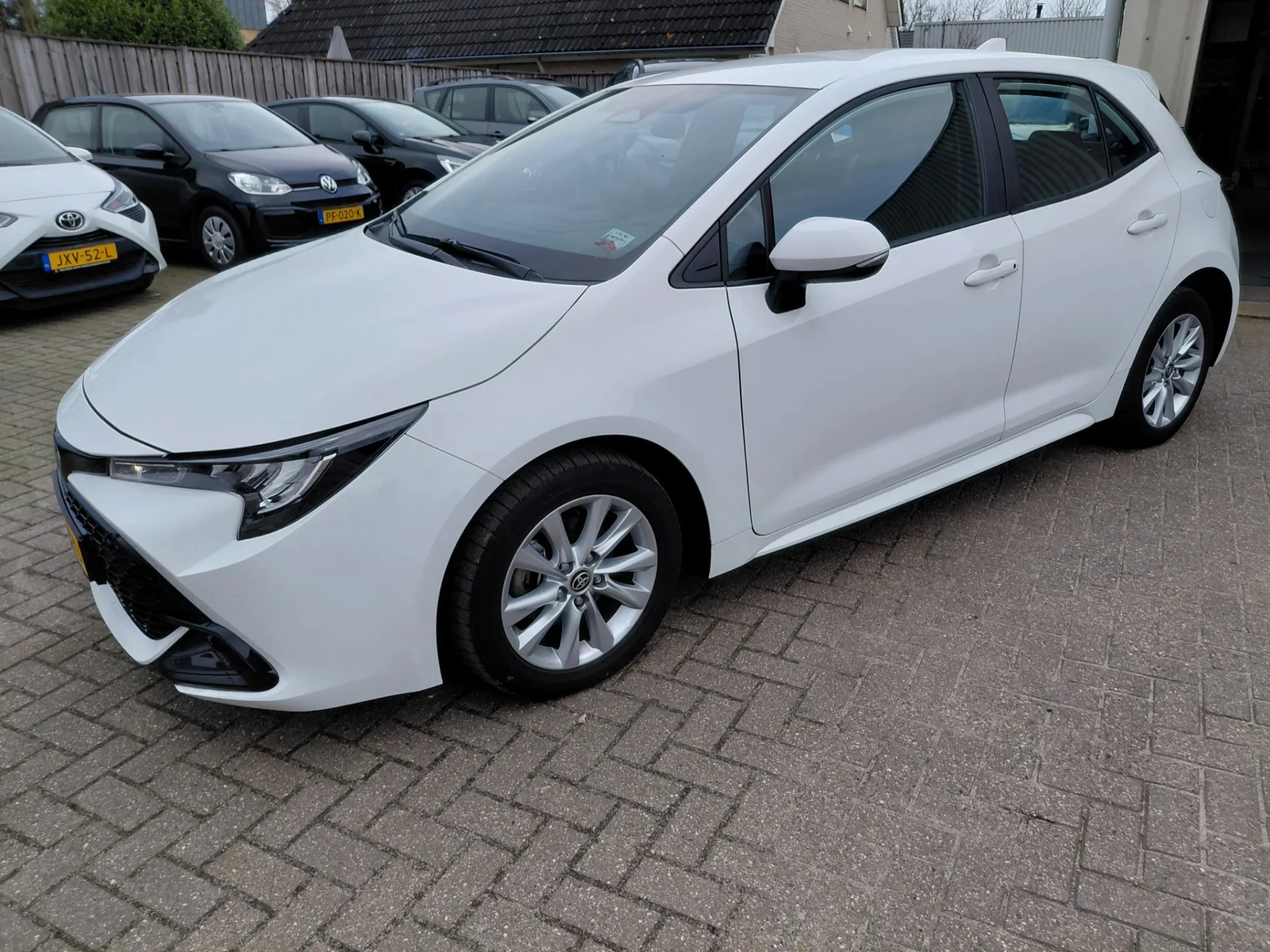 Toyota Corolla (2024) — foto 1