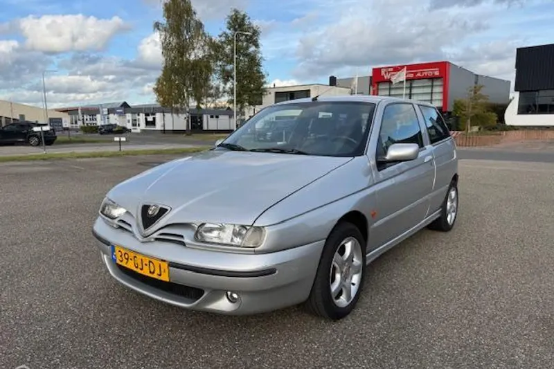 Alfa Romeo 145 (2000)