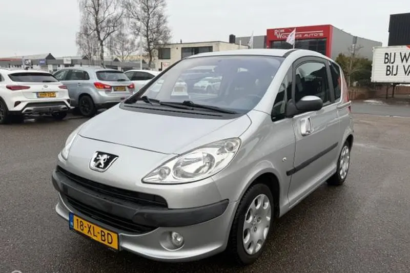 Peugeot 1007 (2007)