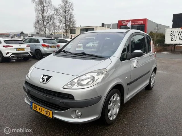 Peugeot 1007 (2007) — foto 1