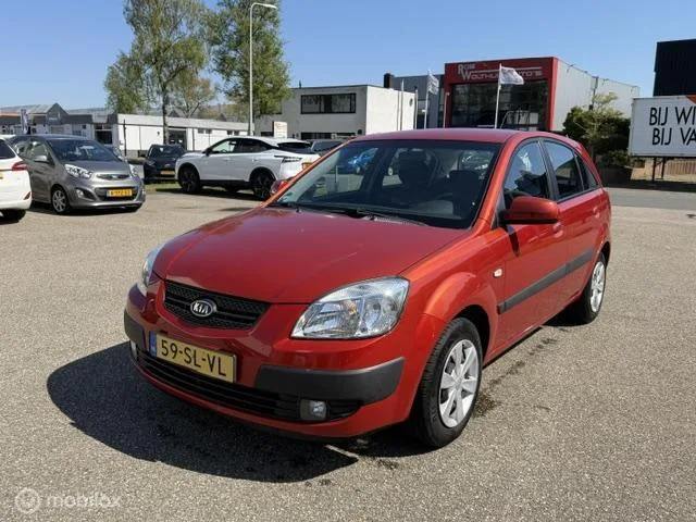 Kia Rio (2006) — foto 1