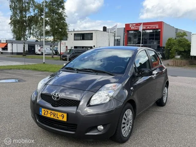Toyota Yaris (2011) — foto 1