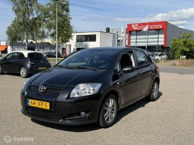 Toyota Auris (2009) — foto 1