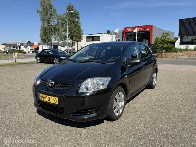 Toyota Auris (2008) — foto 1