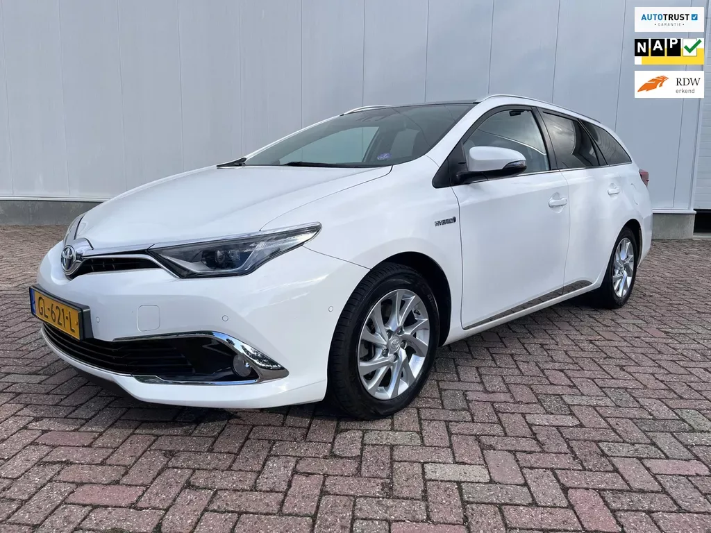 Toyota Auris (2015) — foto 1