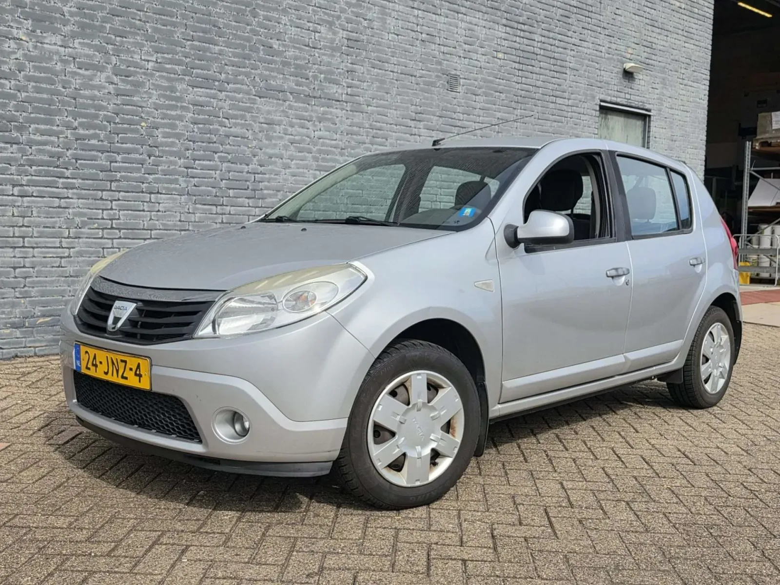 Dacia Sandero (2009) — foto 1