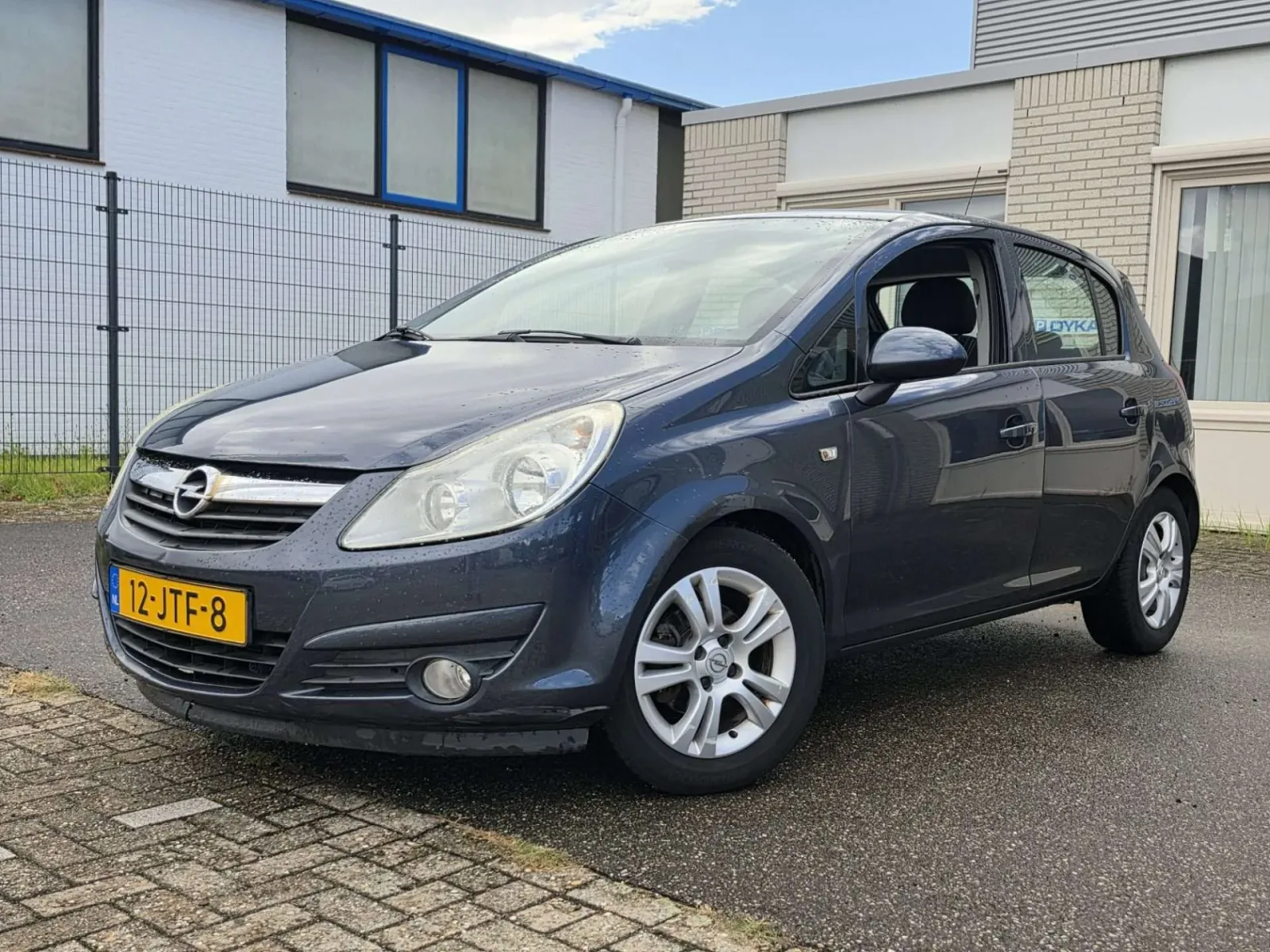 Opel Corsa (2009) — foto 1