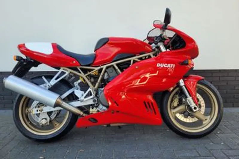 Ducati 750 (2002)