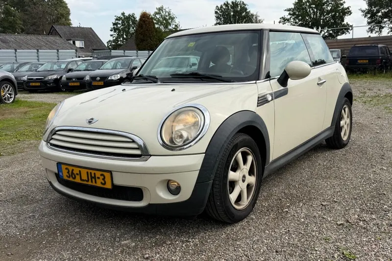 MINI One (2010)