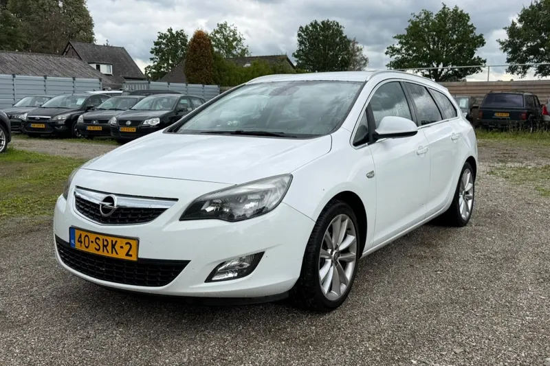 Opel Astra (2011)