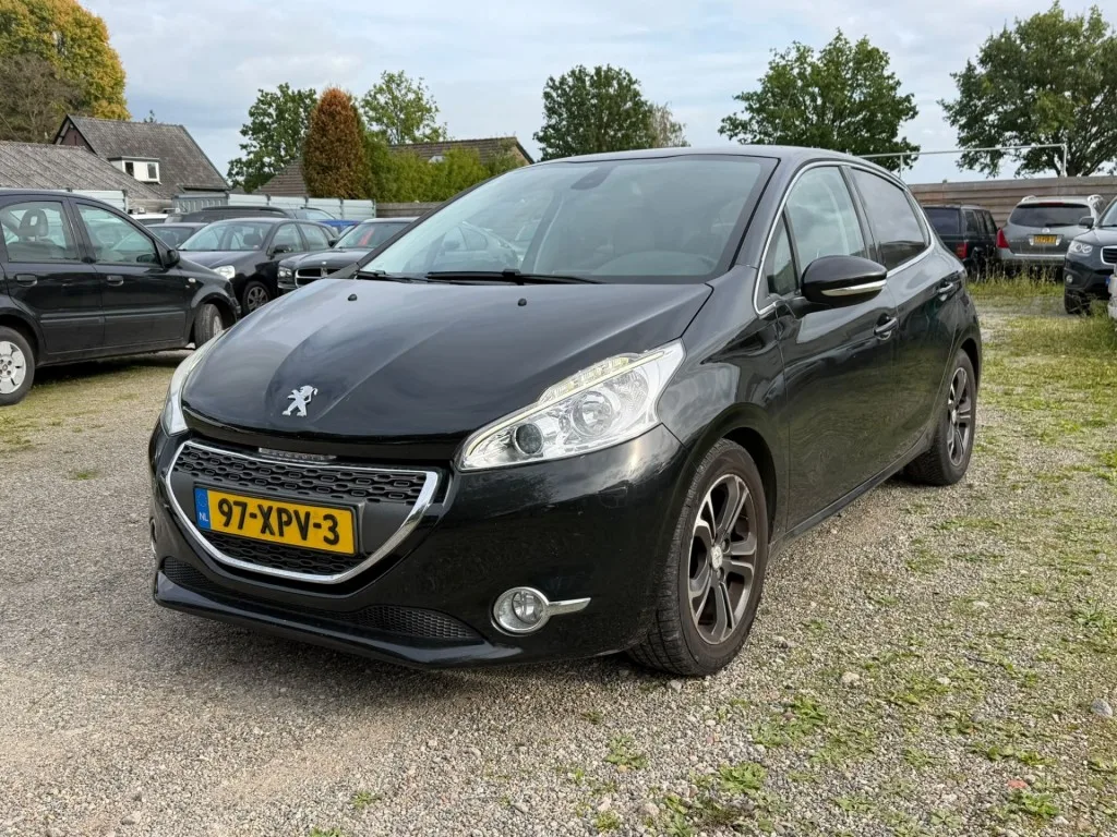 Peugeot 208 (2012) — foto 1