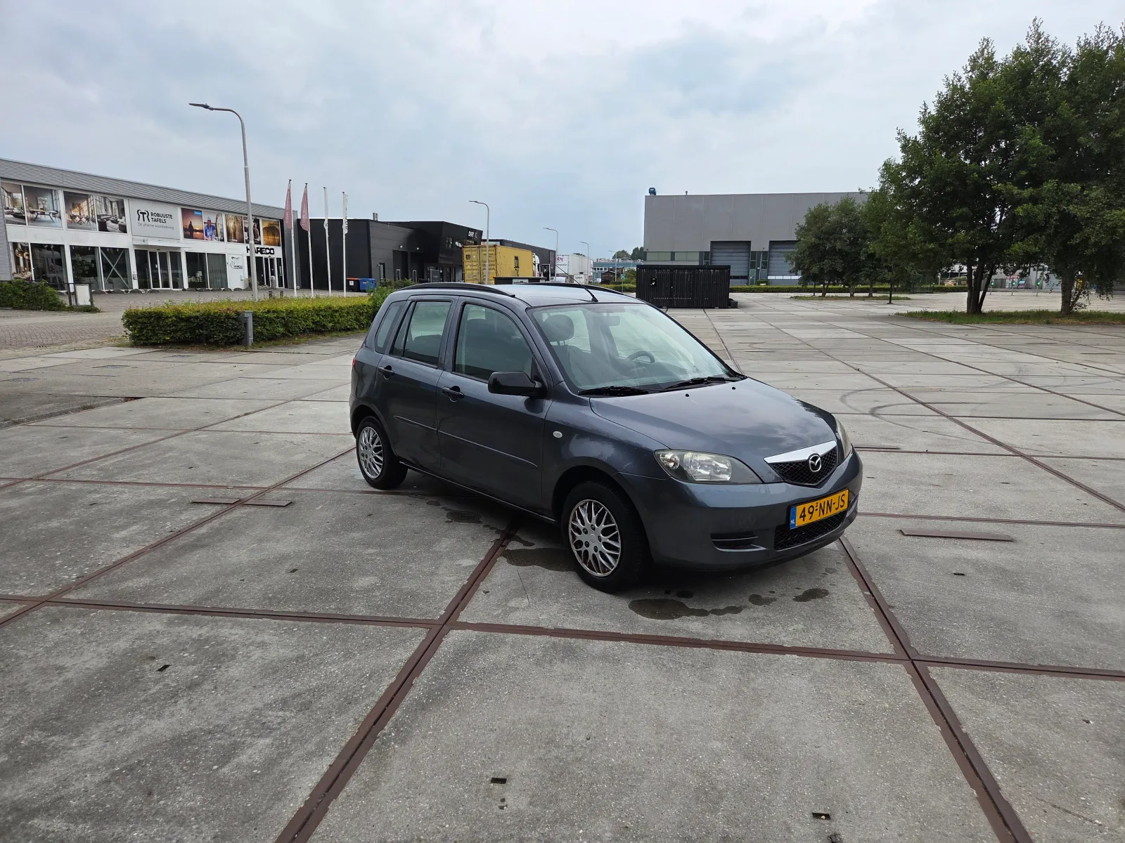 Mazda 2 (2004) — foto 1