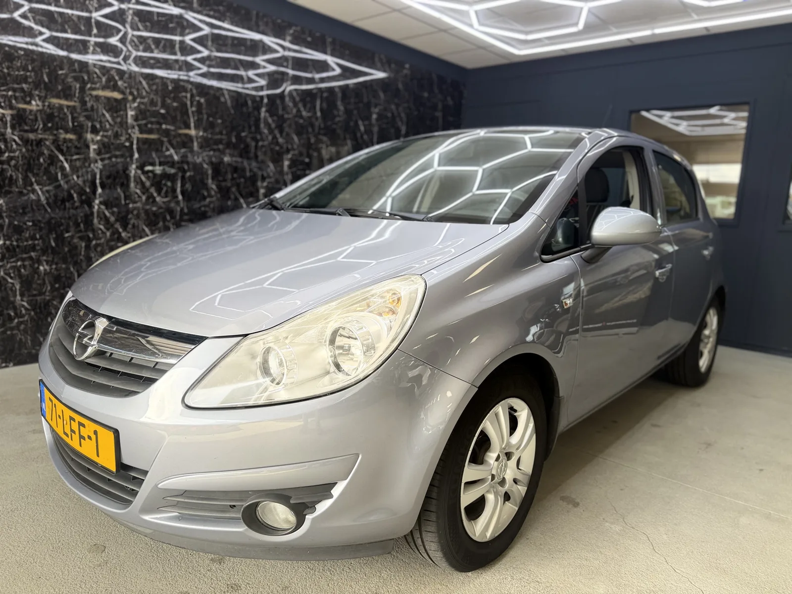 Opel Corsa (2010) — foto 1