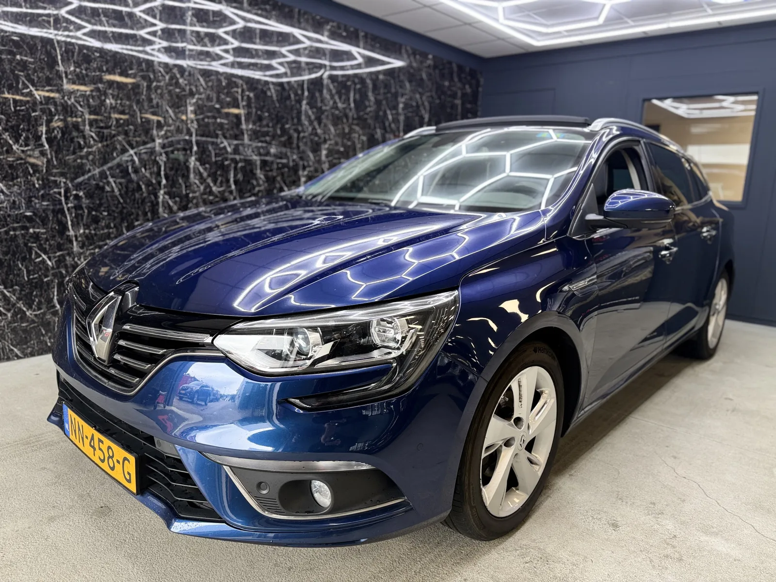 Renault Mégane (2017) — foto 1
