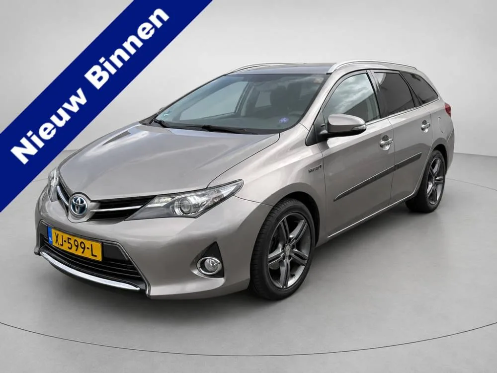Toyota Auris (2015) — foto 1