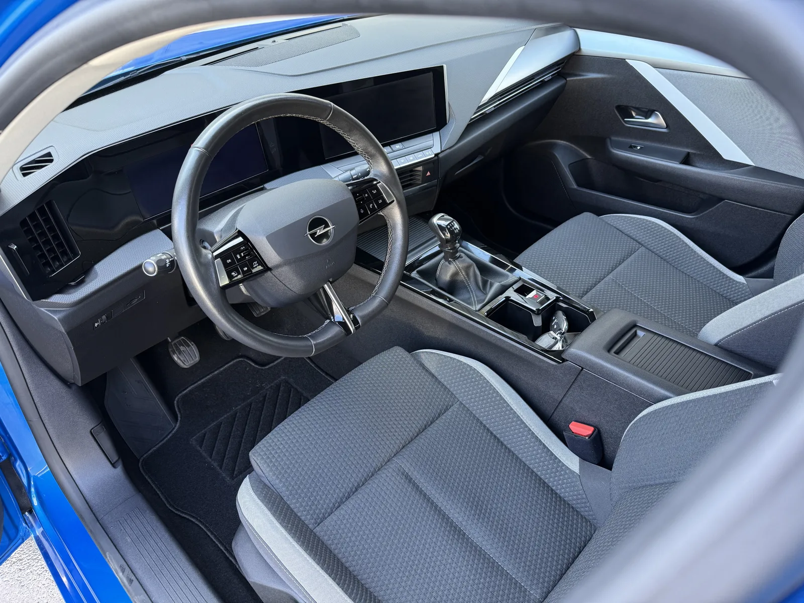 Opel Astra (2023) — foto 1