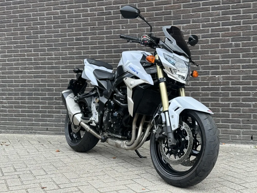 Suzuki GSR750 (2014) — foto 1