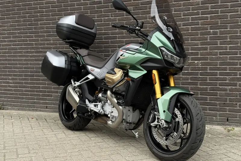 Moto Guzzi V100 Mandello S (2024)