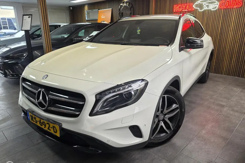 Mercedes-Benz GLA (2015)
