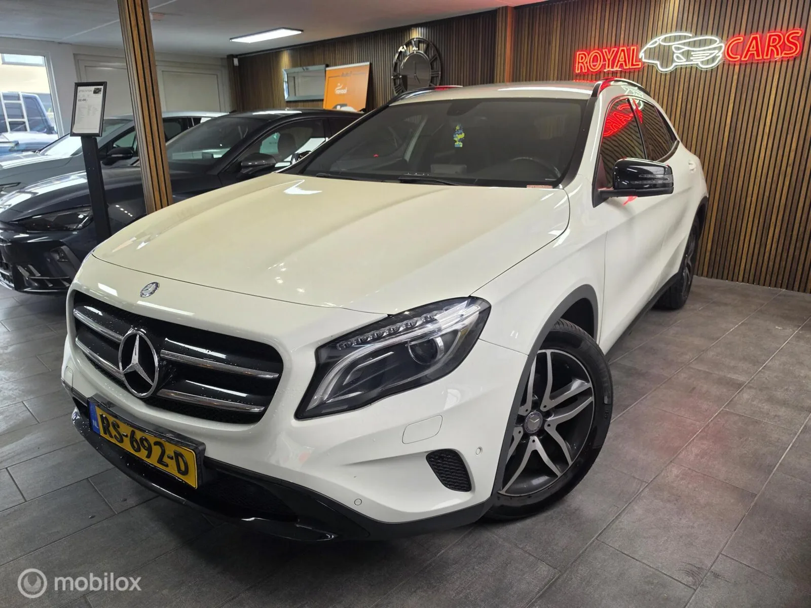 Mercedes-Benz GLA (2015) — foto 1