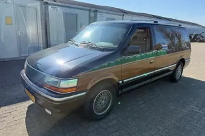 Chrysler Town and Country (1991)