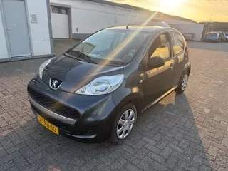 Peugeot 107 (2010) — foto 1