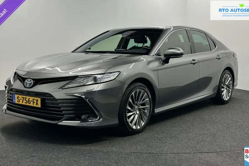 Toyota Camry (2023)