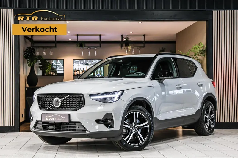 Volvo XC40 (2023)