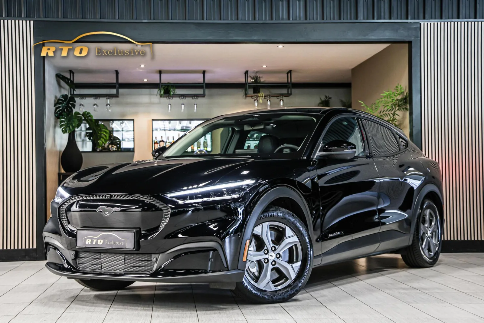Ford Mustang Mach-E (2021) — foto 1