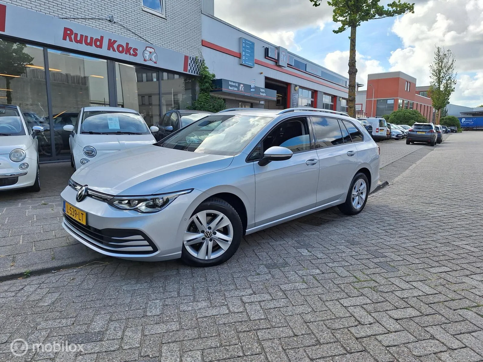 Volkswagen Golf (2021) — foto 1