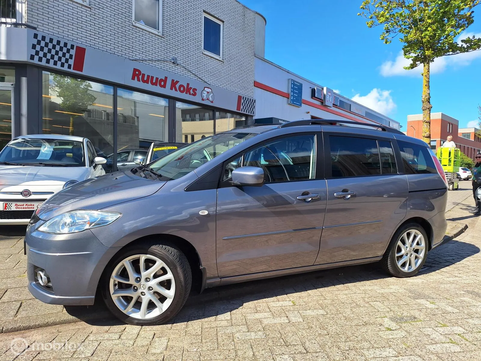Mazda 5 (2009) — foto 1