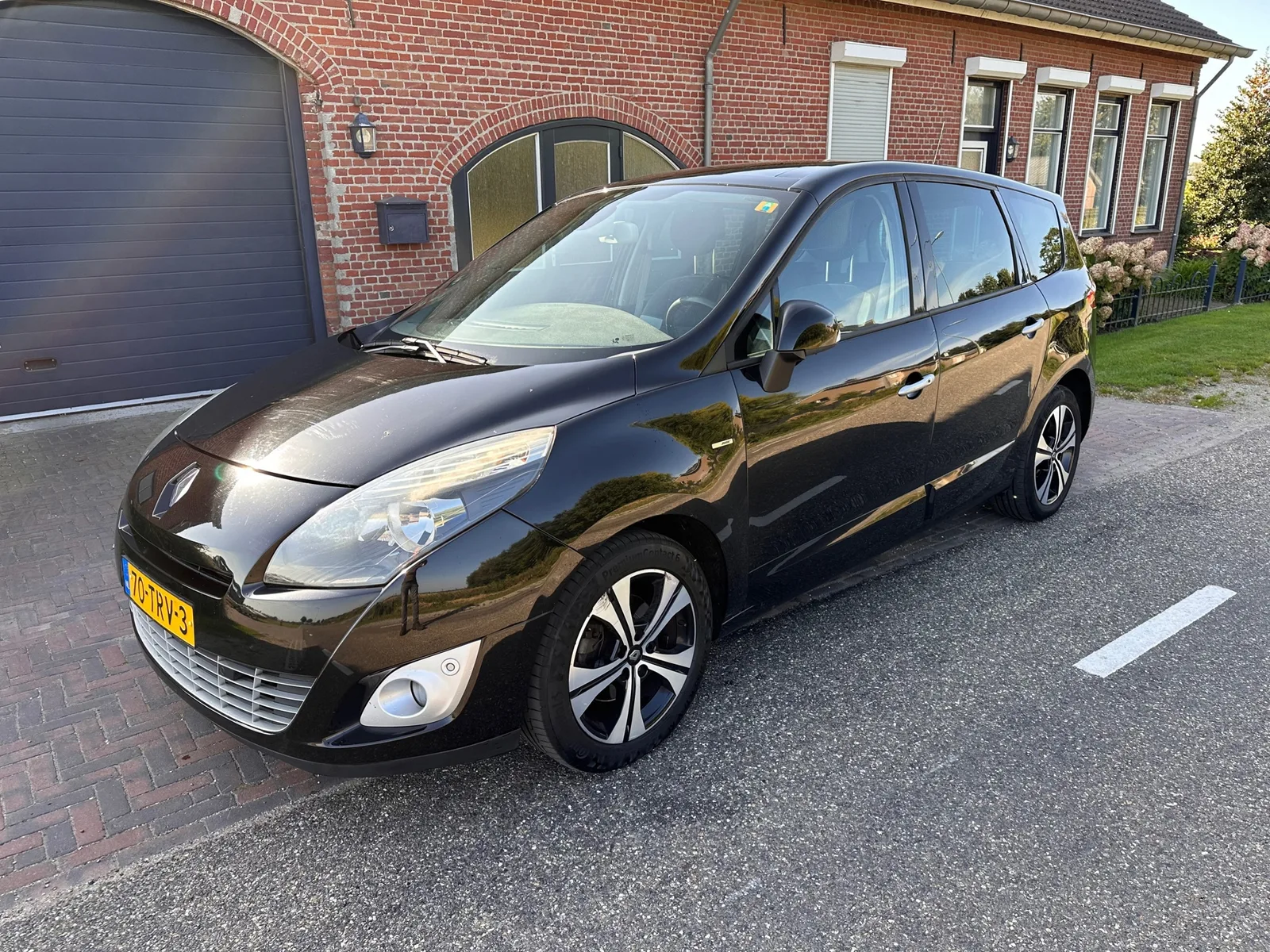 Renault Grand Scénic (2012) — foto 1